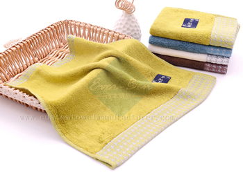 China Bulk Custom Jacquard beach towel with bags Factory yellow bamboo home towels Producer